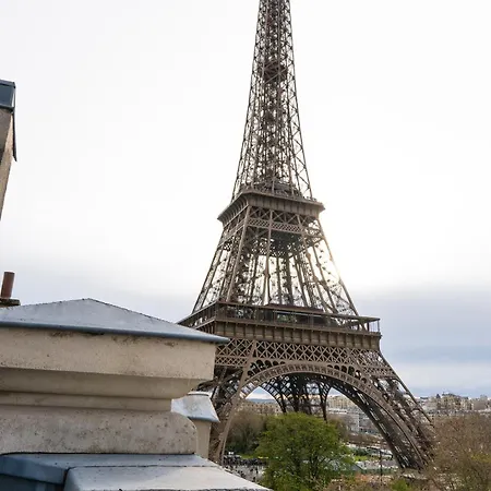Face Tour Eiffel